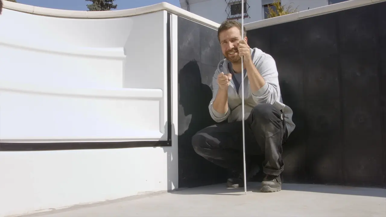 Befestigungsleiste für Treppe des Pools