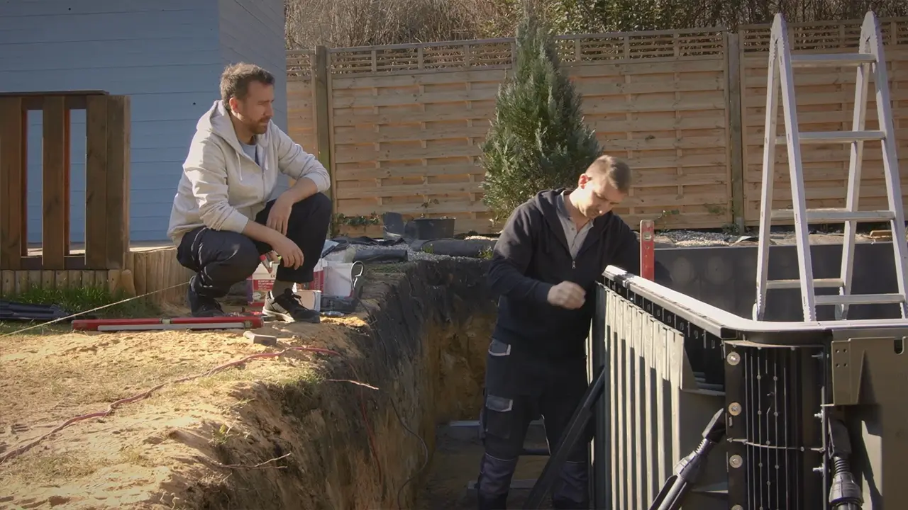 Kontrollieren ob alle Wände des Pools senkrecht stehen