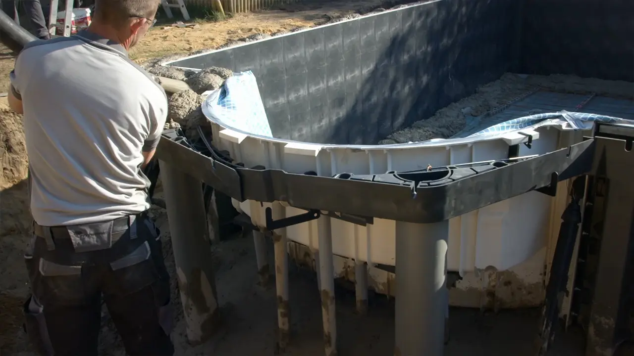 Oberen Ringanker der Treppe betonieren