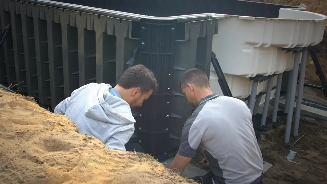 Pool-Wandelemente komplett verschrauben