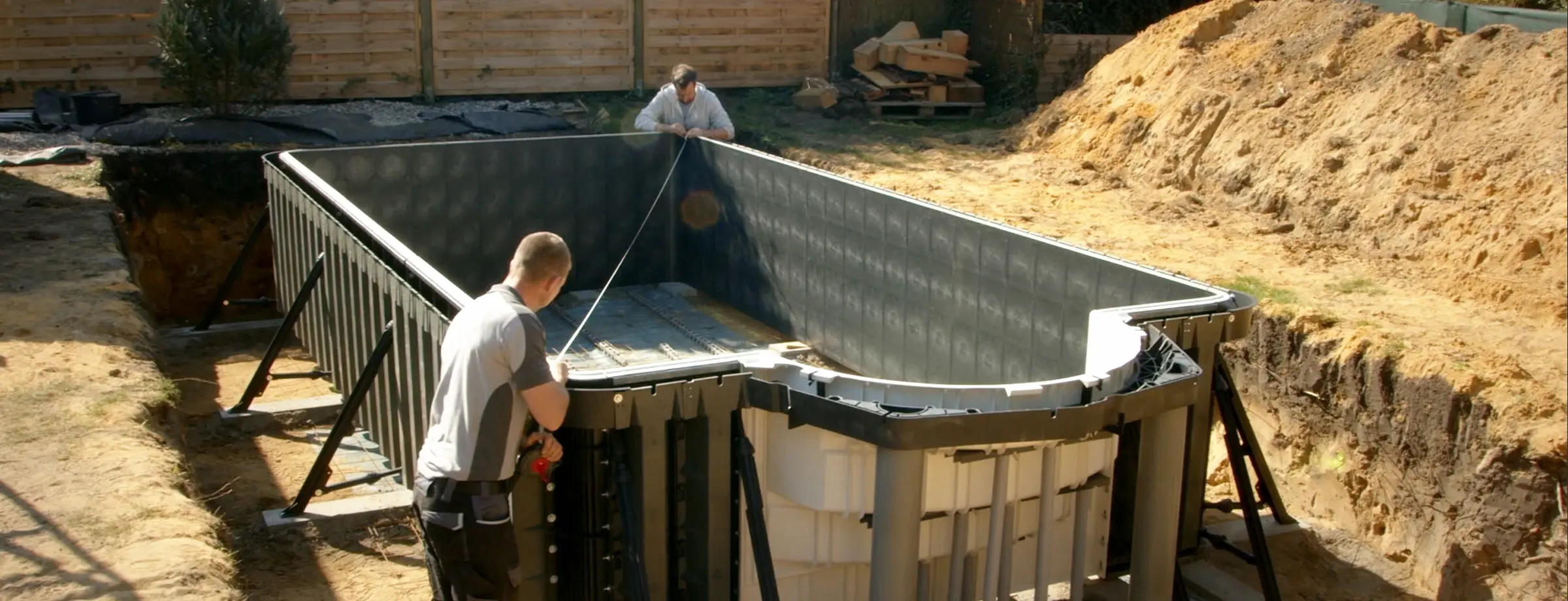 Swimmingpool im Garten für aktive Erholung