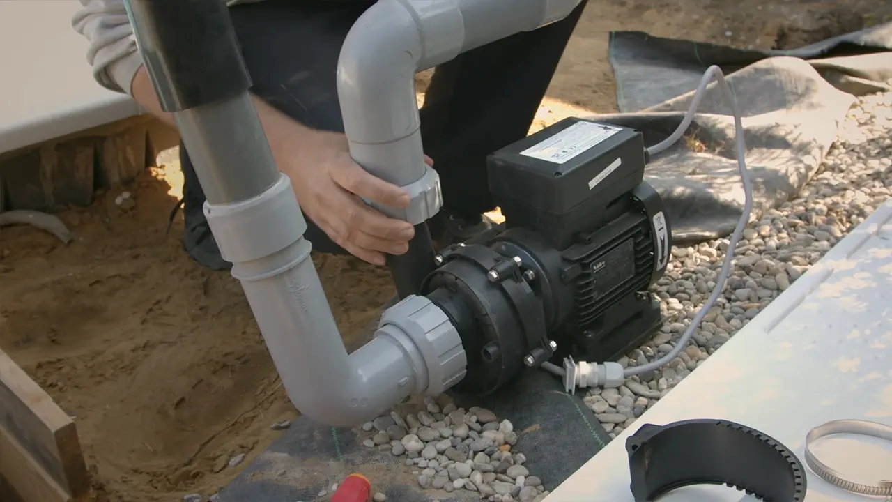 Poolfilter Rohre montieren
