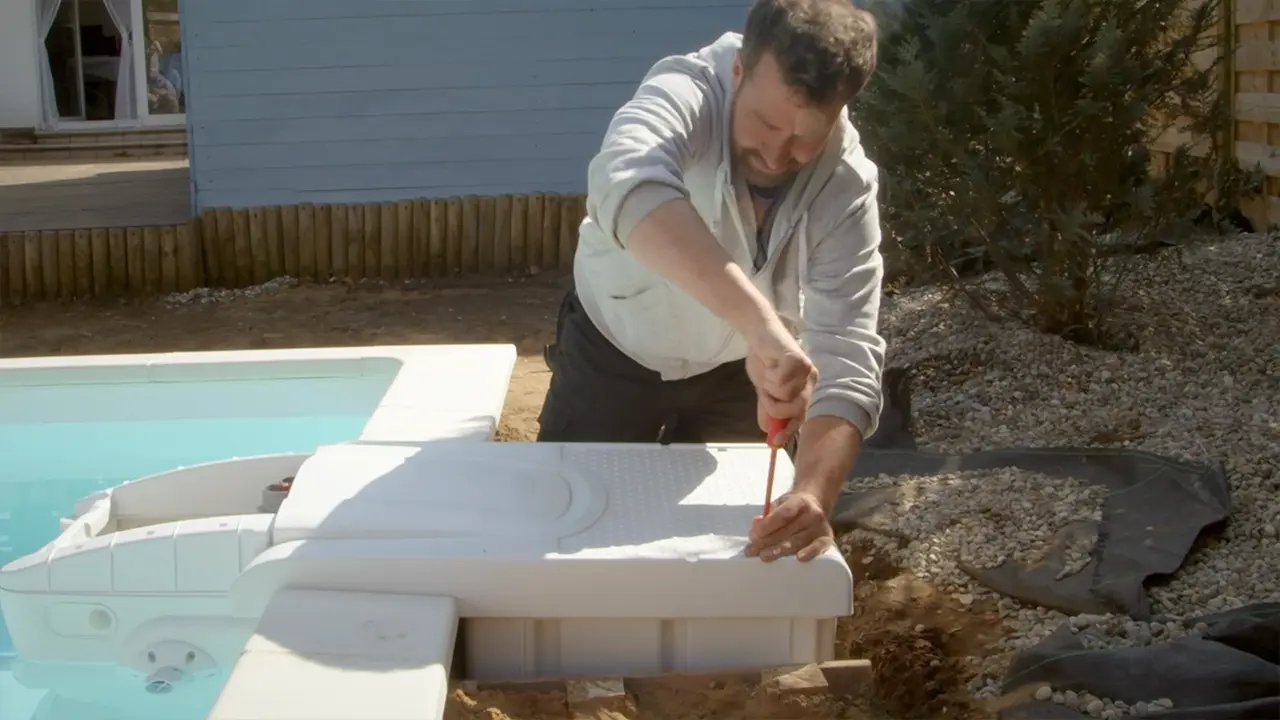 Poolfilter Schacht Deckel zuschrauben