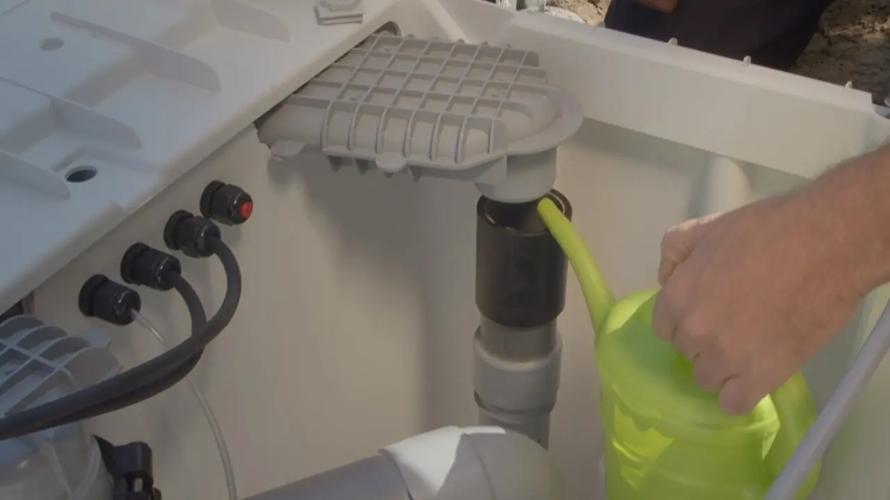 Poolfilter Wasserpumpe mit Wasser befüllen