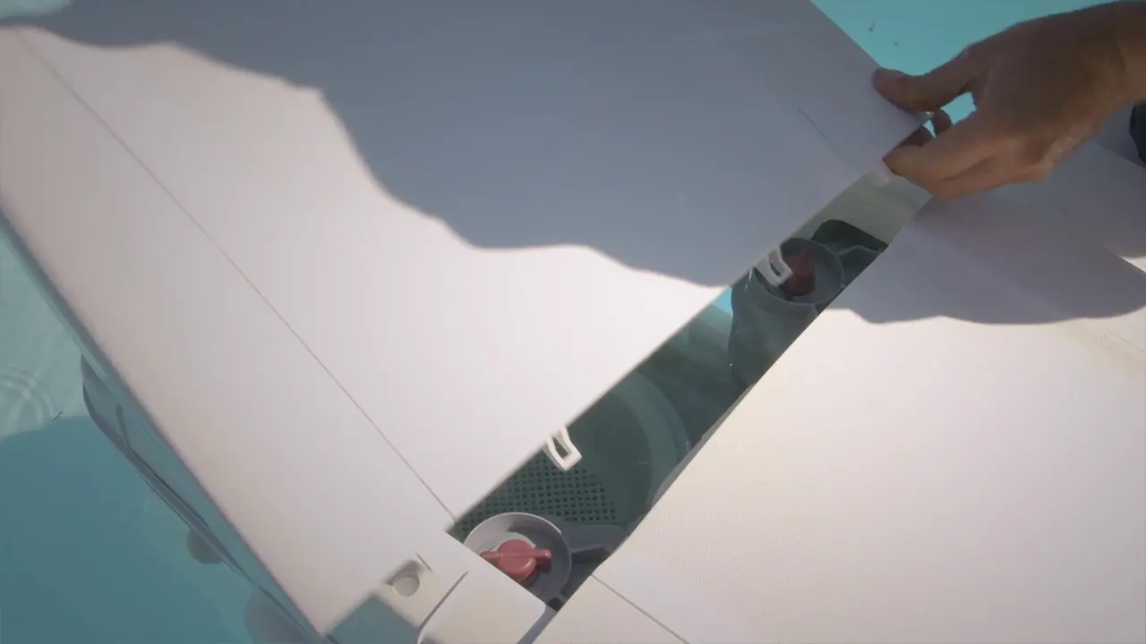 Poolfilter mit Deckel schliessen